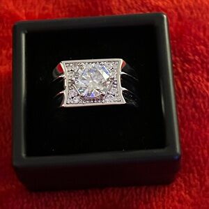 Stunning‎ 2.0 carat Moissanite diamond Unisex ring 10